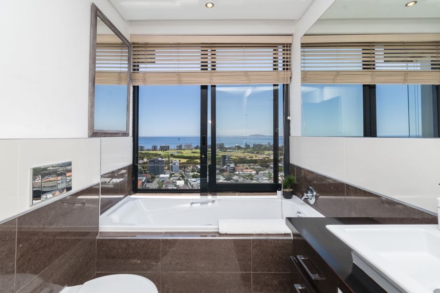 To Let 3 Bedroom Property for Rent in Green Point Western Cape